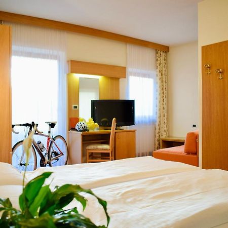 Hotel Waldheim Sarnonico Esterno foto