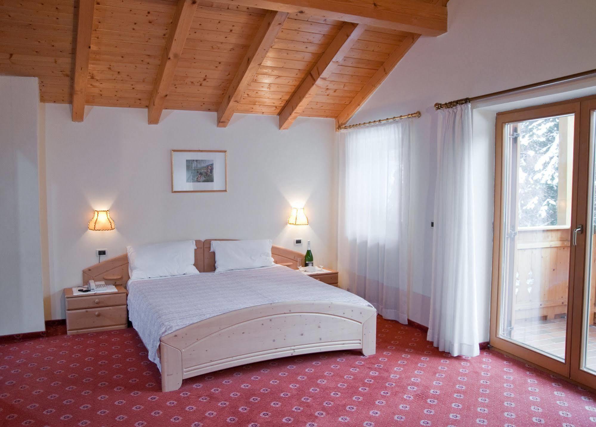 Hotel Waldheim Sarnonico Esterno foto