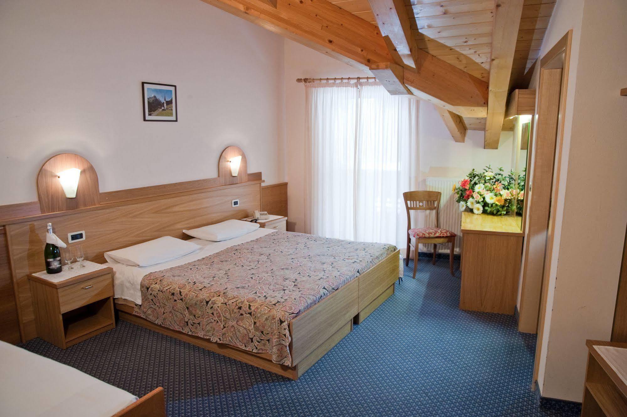 Hotel Waldheim Sarnonico Esterno foto