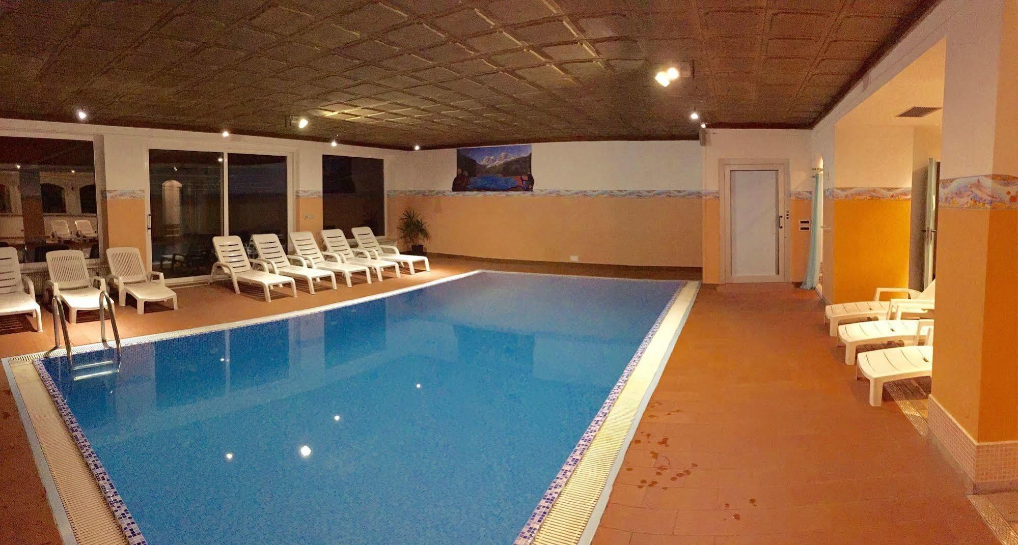 Hotel Waldheim Sarnonico Esterno foto